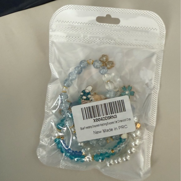 Cinnamon Roll Hello Kitty 2 small bag and 2 Keychains/bracelets/ stickers - Picture 4 of 11